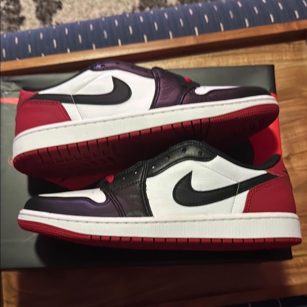 Jordan 1 black toe 9.5 M brand new